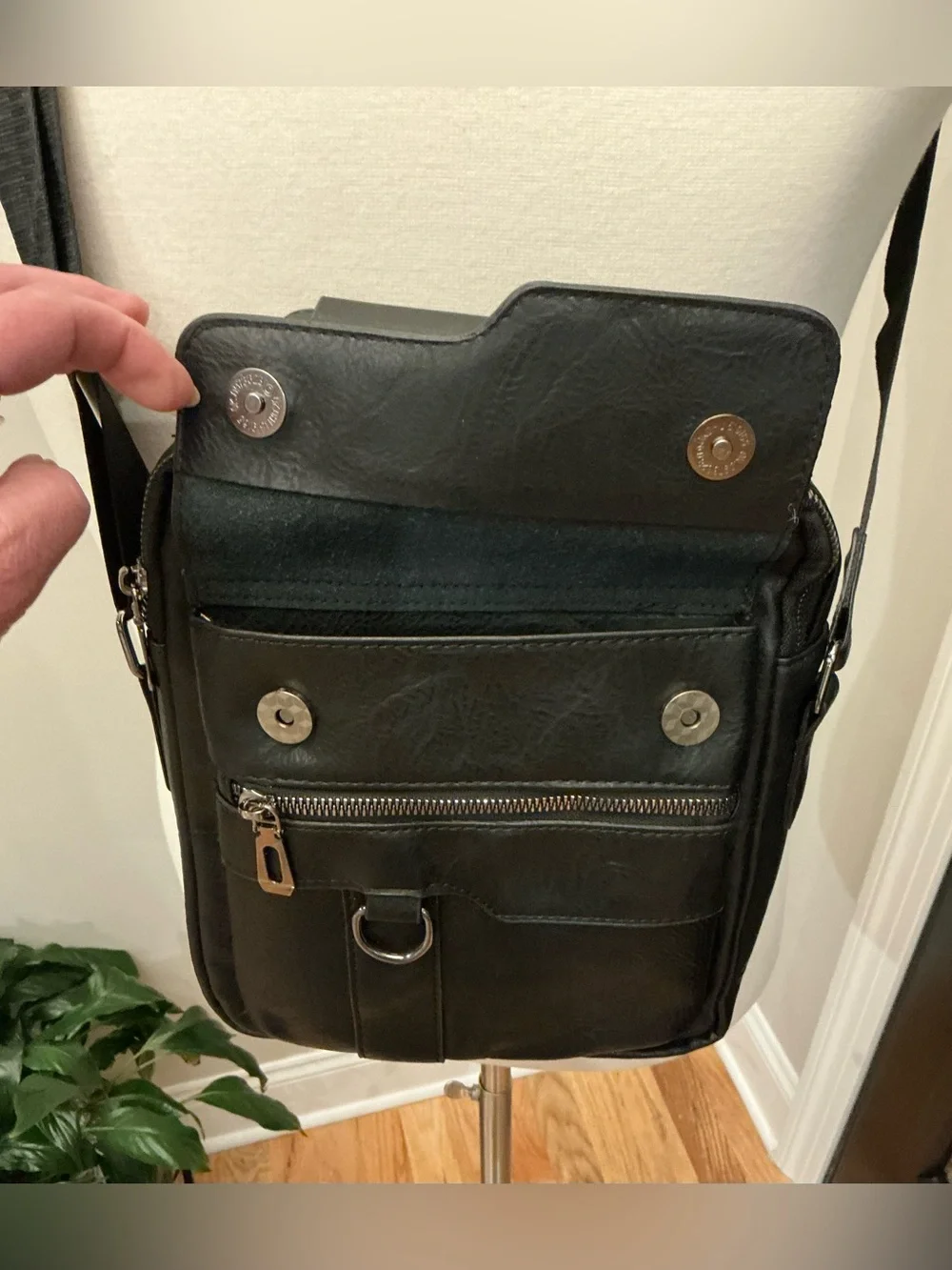 Weixier Black Leather Unisex Crossbody Bag - Compact Travel Messenger